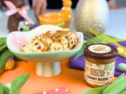 Keks na patrze polany pastą orzechową Peanoot Butter