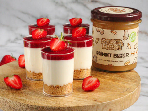 Serniczki na zimno z musem truskawkowym