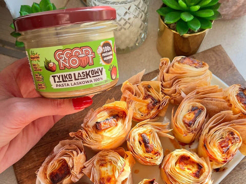 Ser feta w cieście filo z miodem i pastą z orzechów laskowych tylko laskowy