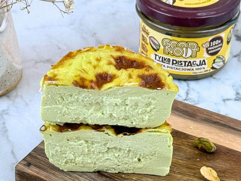 sernik baskijski z pastą pistacjową
